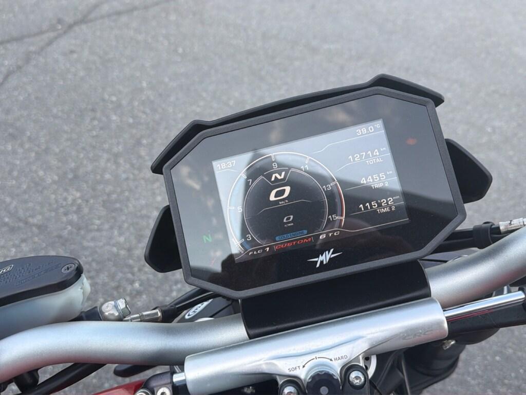 BRUTALE 800