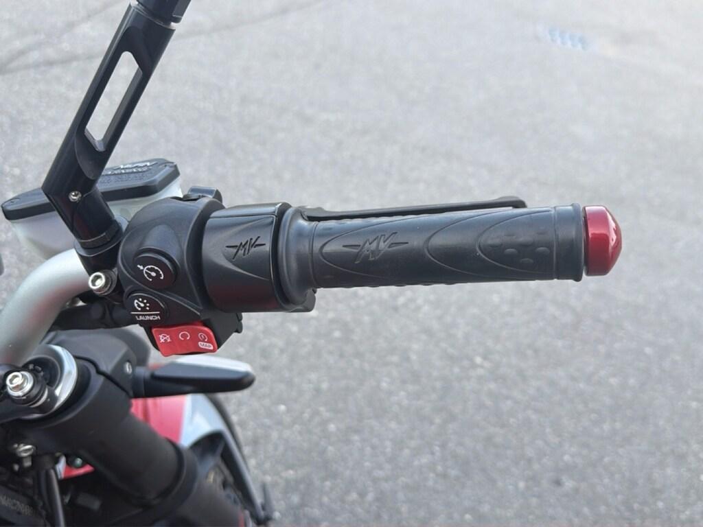 BRUTALE 800