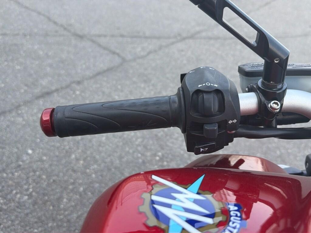 BRUTALE 800