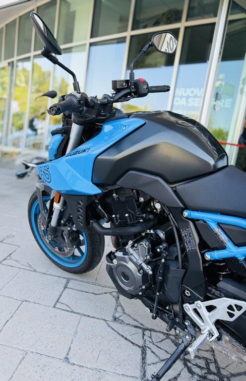 GSX-8S