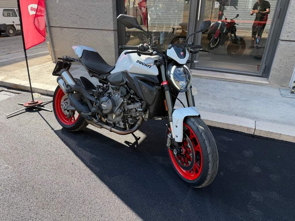 MONSTER V2 890