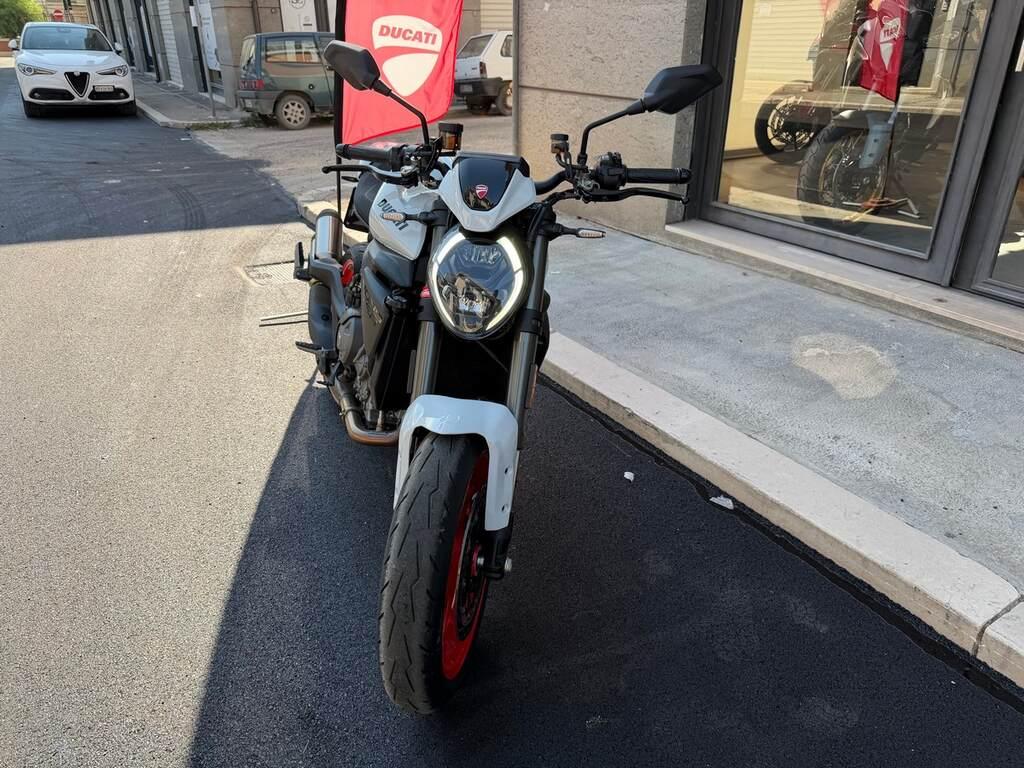 MONSTER V2 890