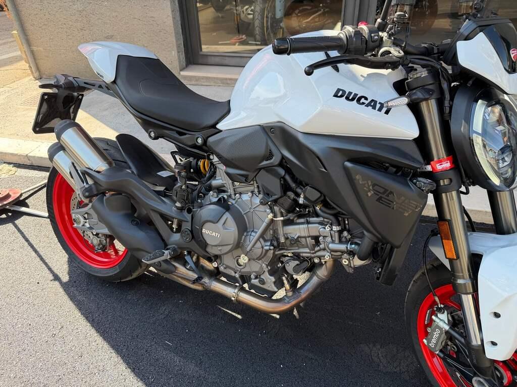 MONSTER V2 890