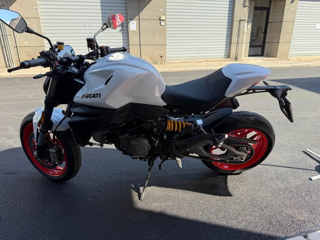 MONSTER V2 890