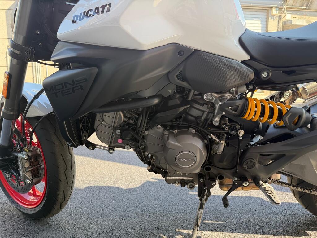 MONSTER V2 890