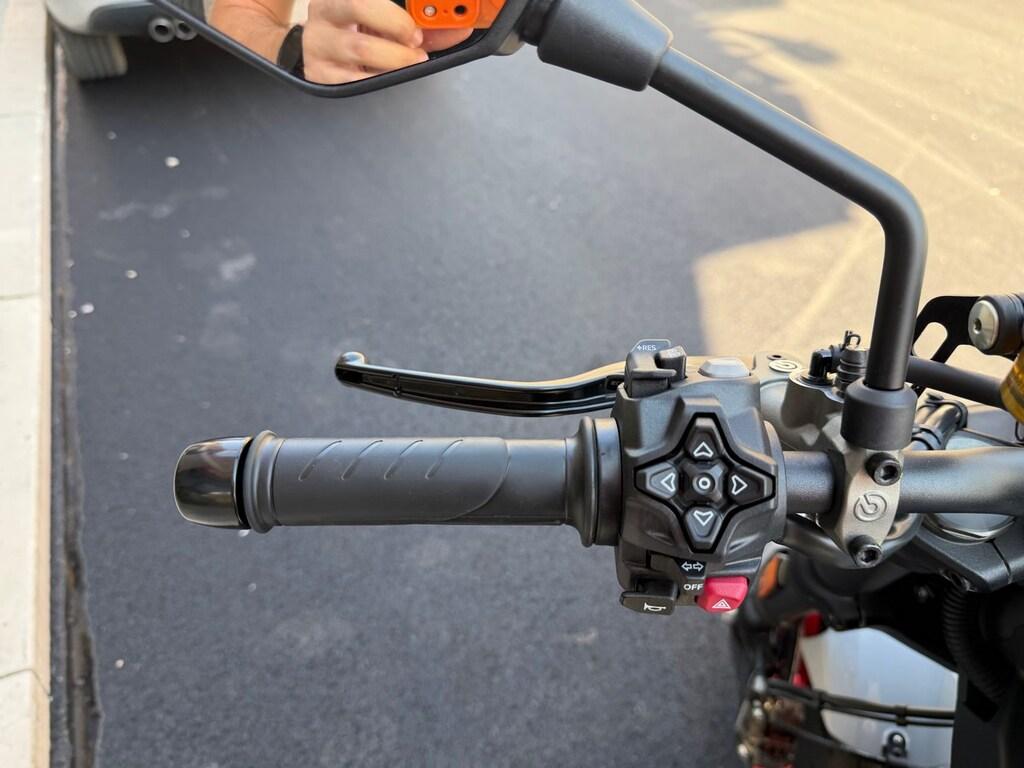 MONSTER V2 890