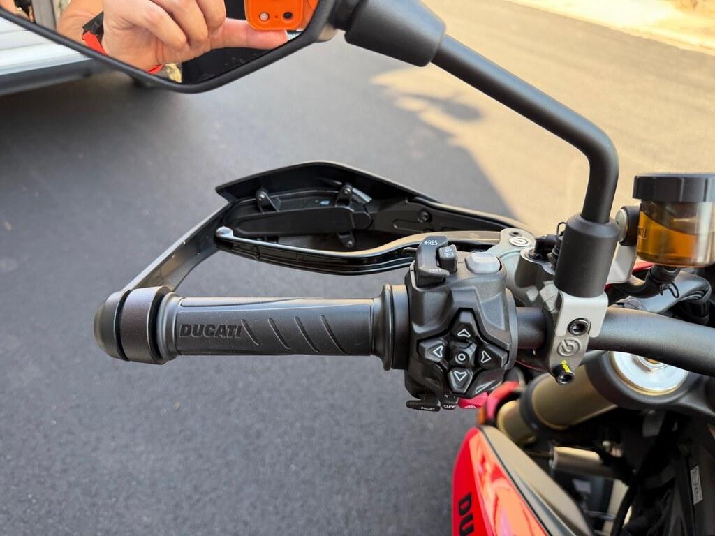 HYPERMOTARD V2