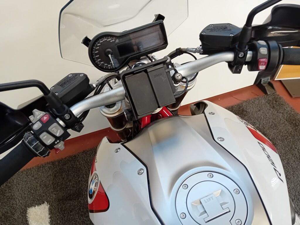 R 1200 R