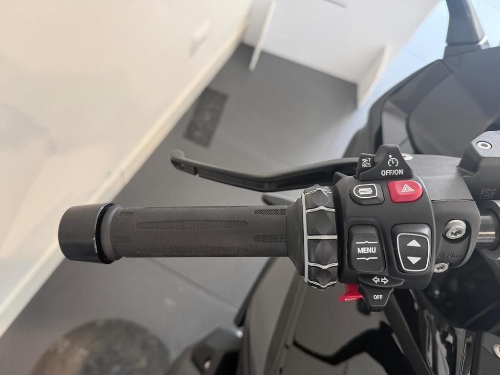 R 1300 RS