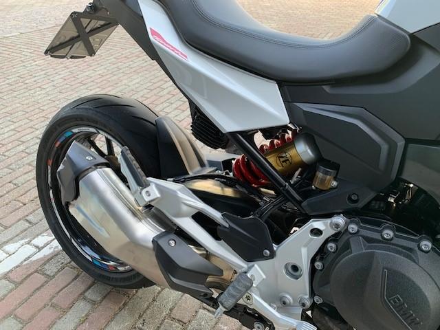 F 900 R