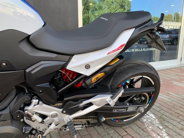 F 900 R