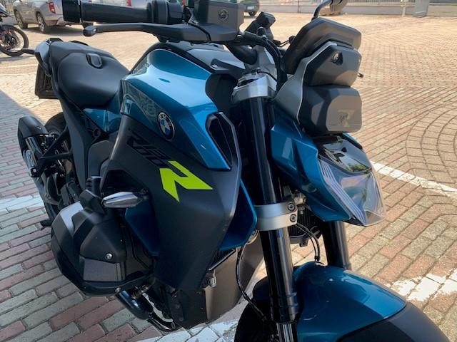 R 1300 R