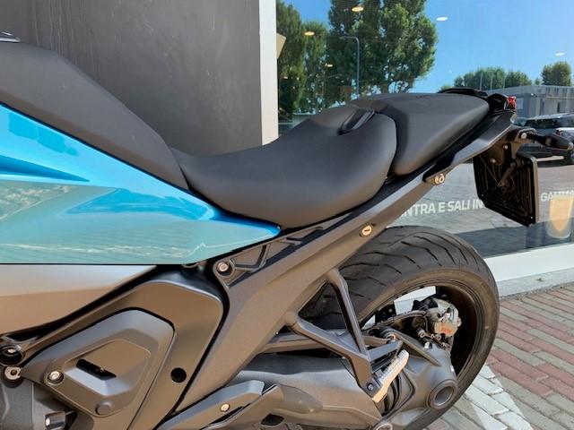 R 1300 R