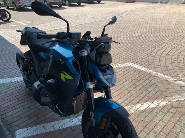 R 1300 R