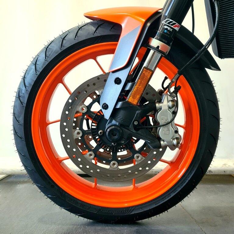 890 DUKE
