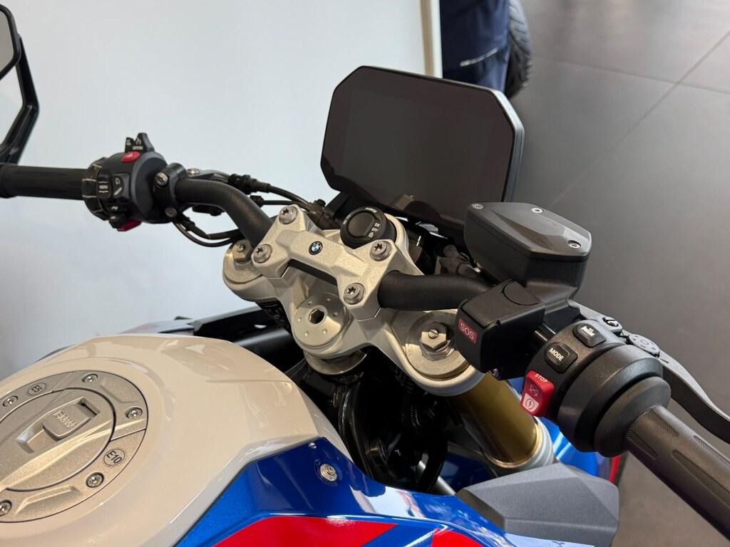 F 900 R