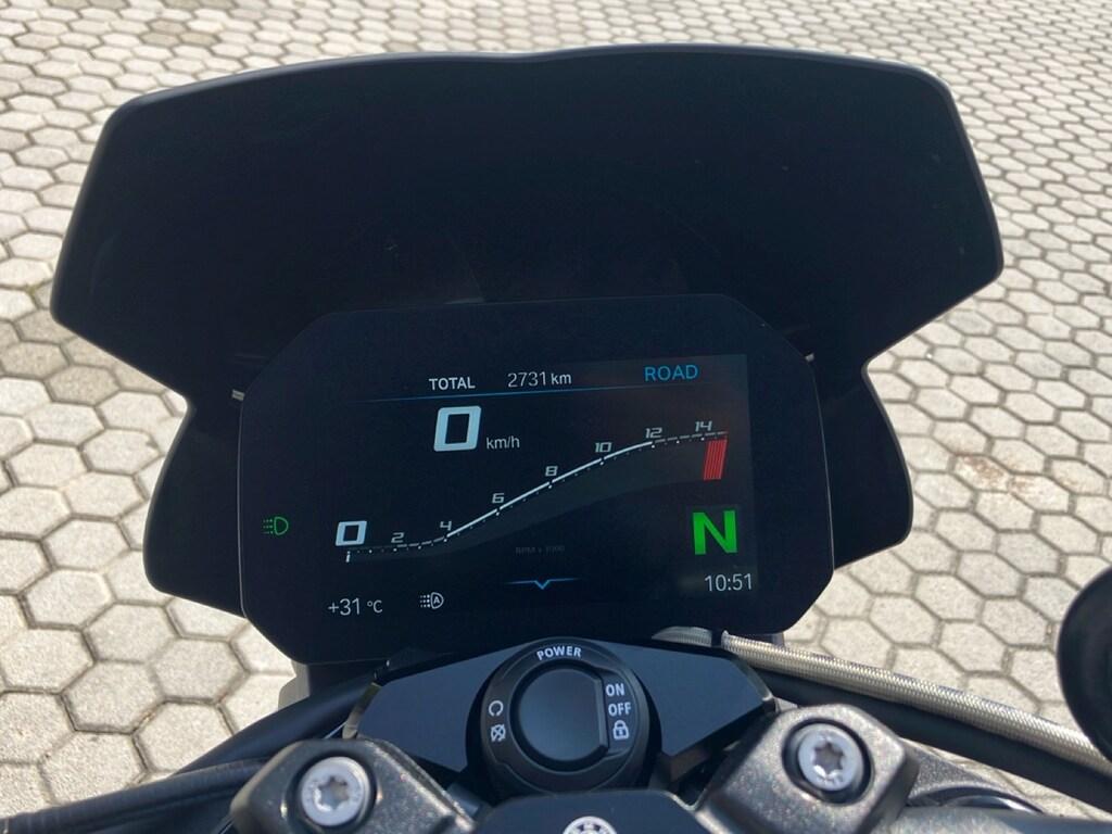 M 1000 R