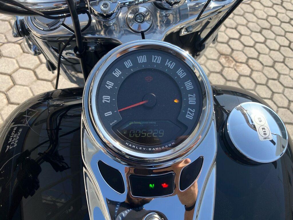 HERITAGE CLASSIC 114 1868