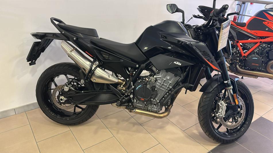 890 DUKE