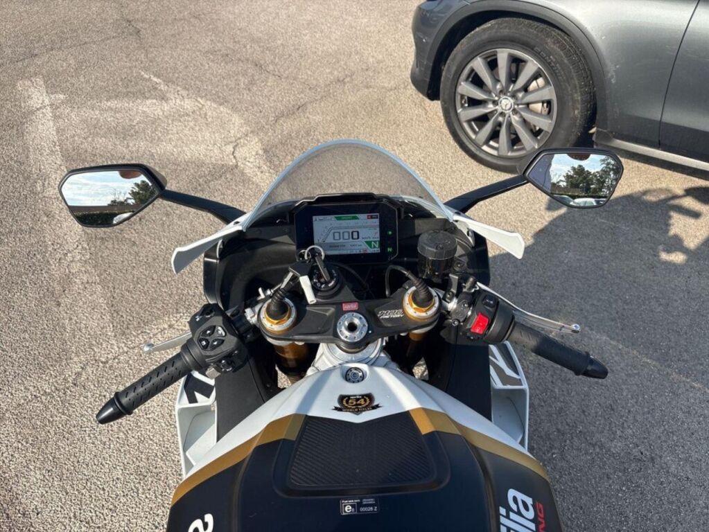 RSV4 1100