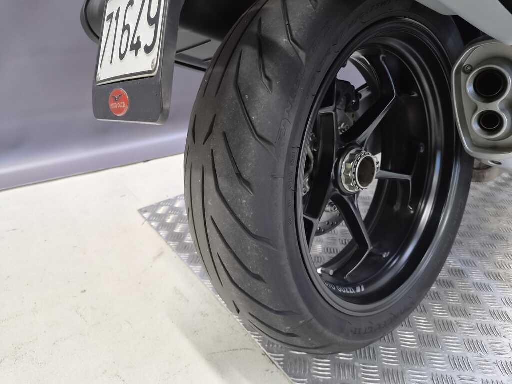 V100