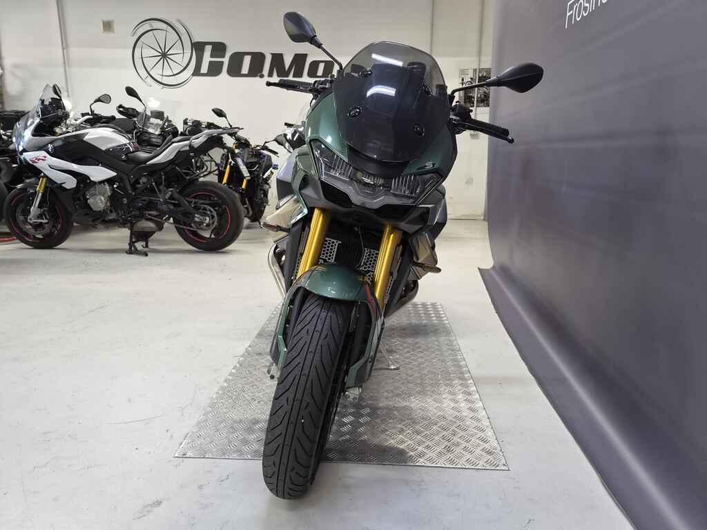 V100