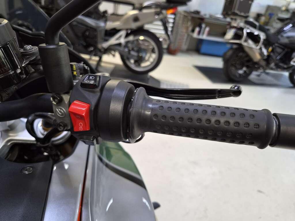 V100