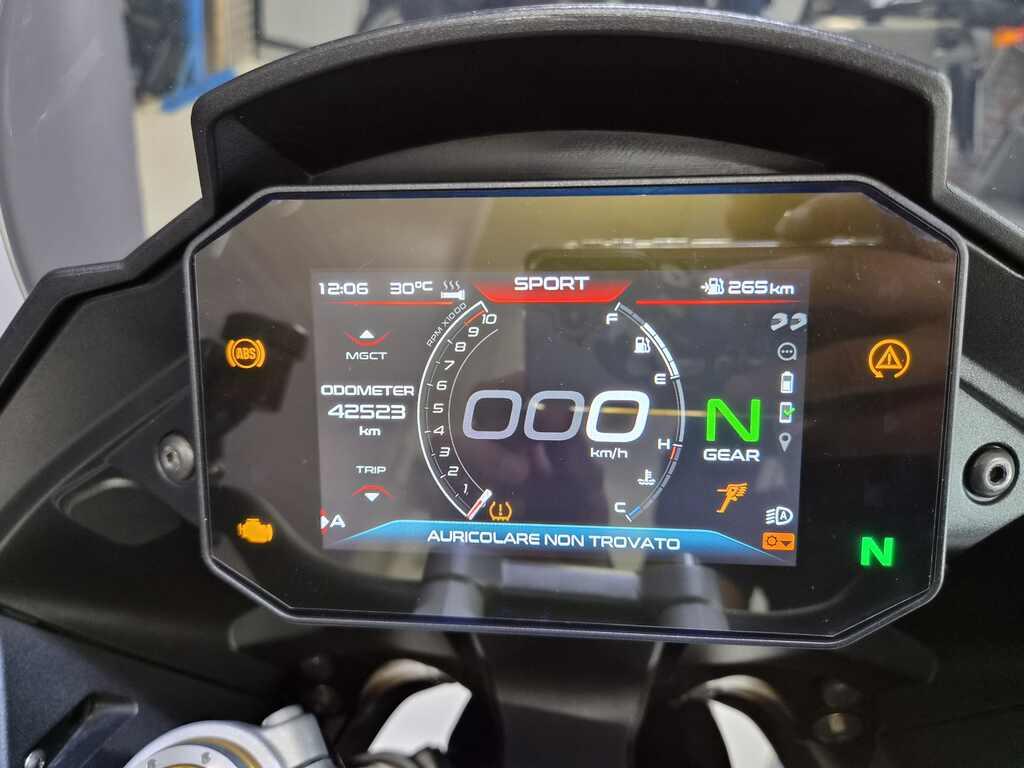 V100