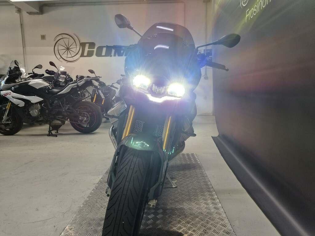 V100