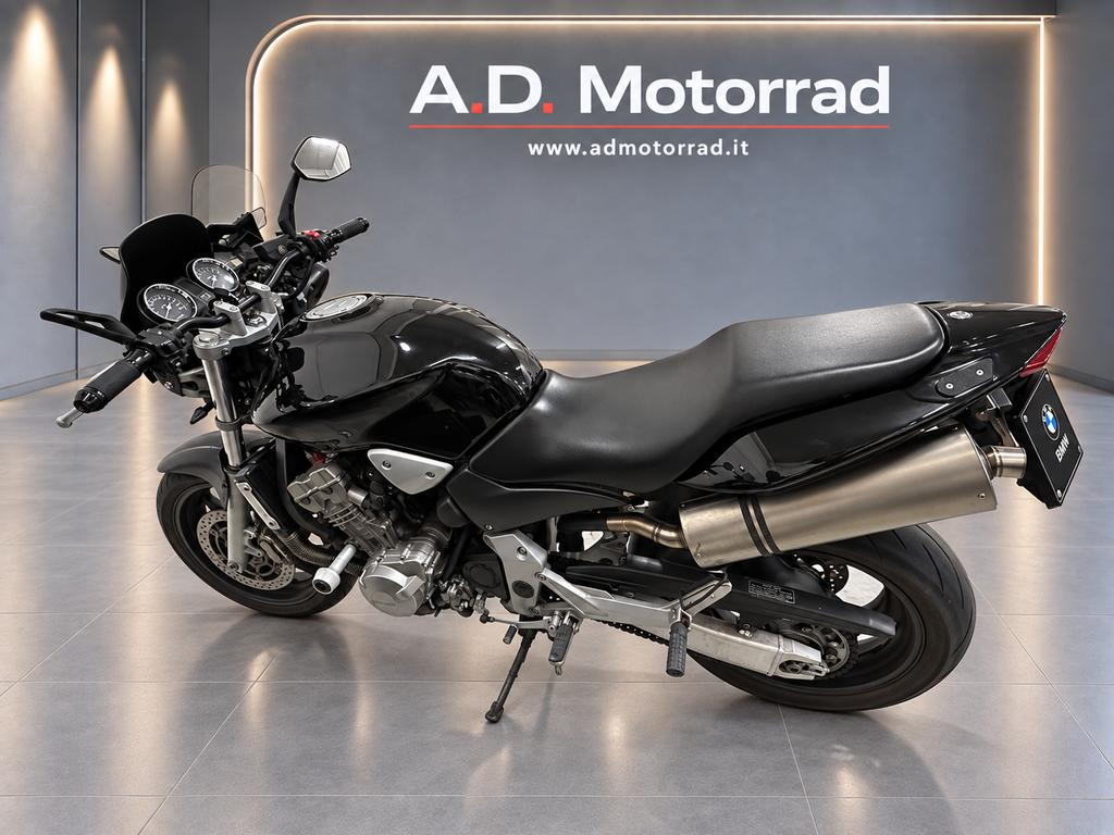 HORNET 900