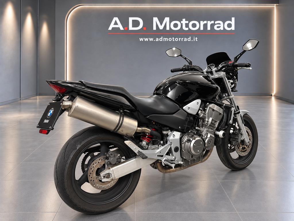 HORNET 900