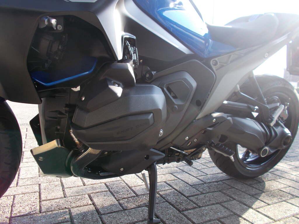 R 1300 R