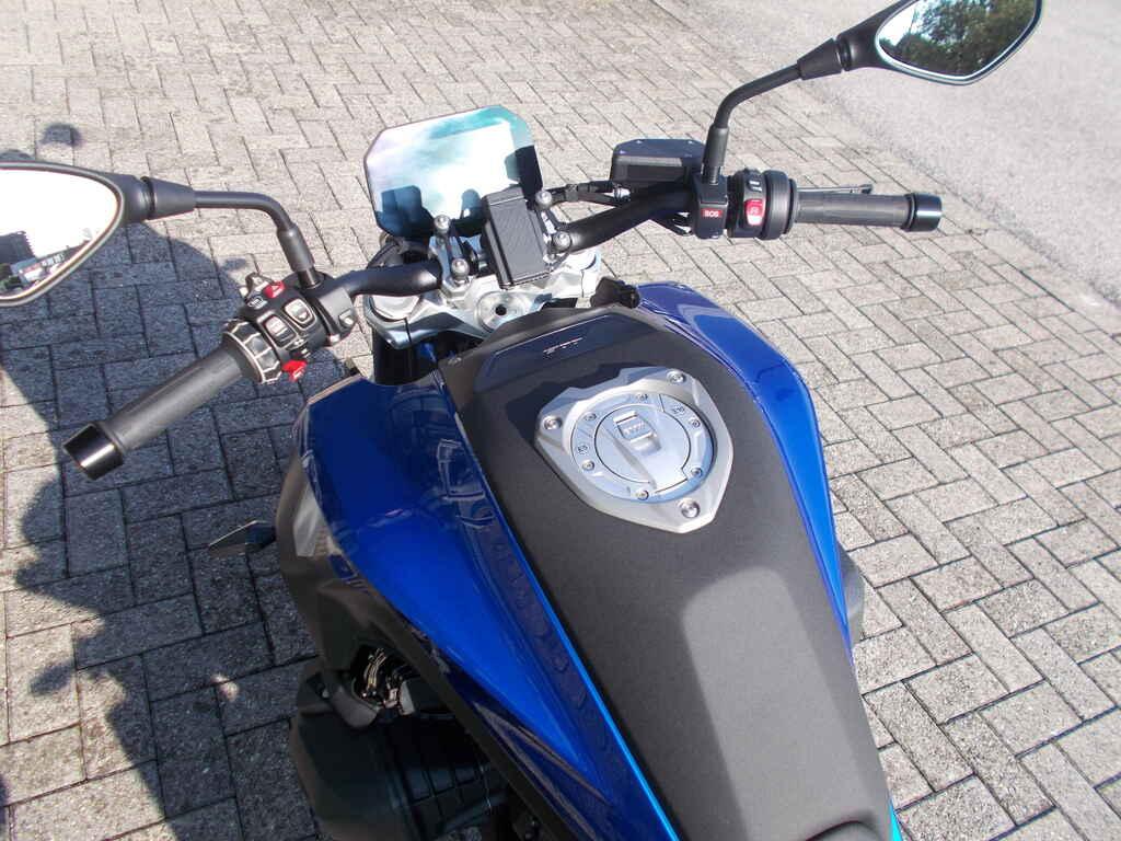 R 1300 R