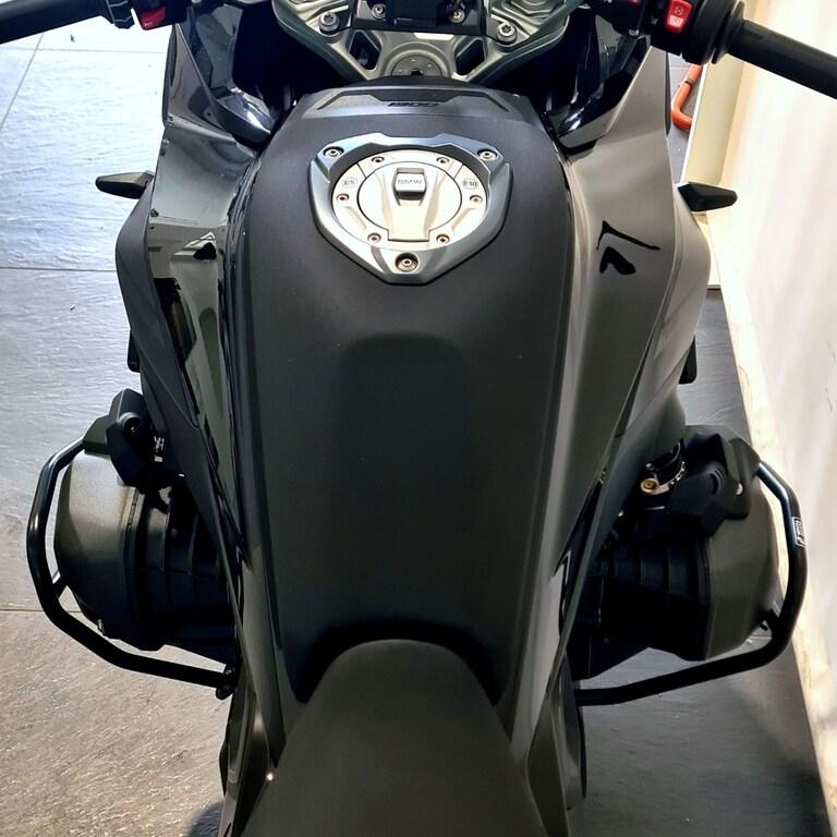 R 1300 RS