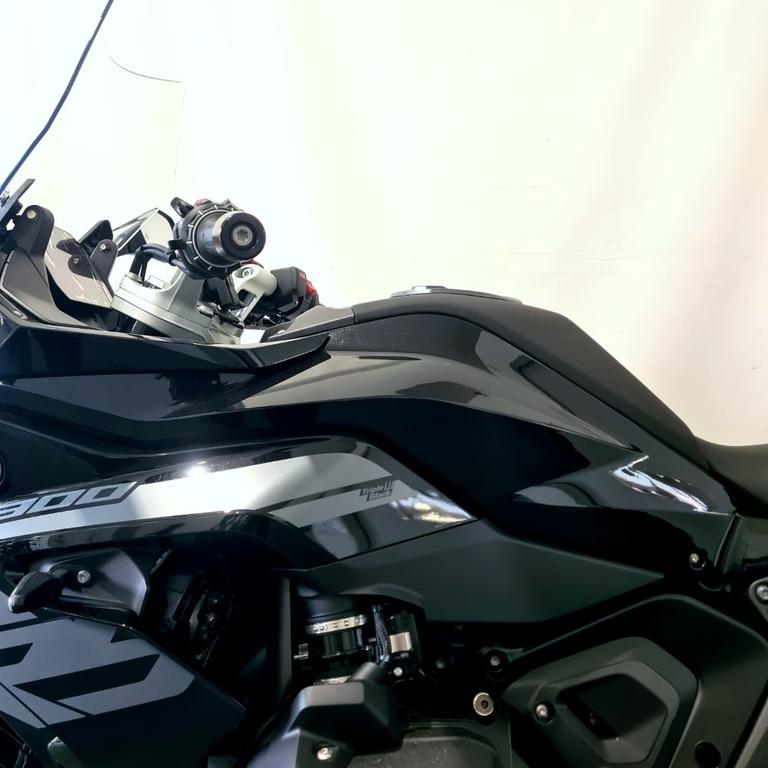 R 1300 RS