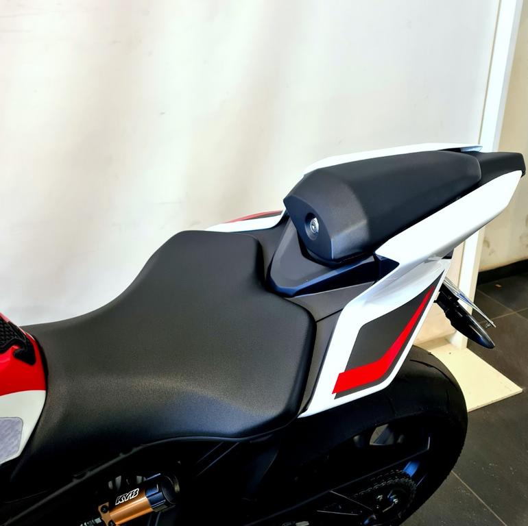 YZF R9 890