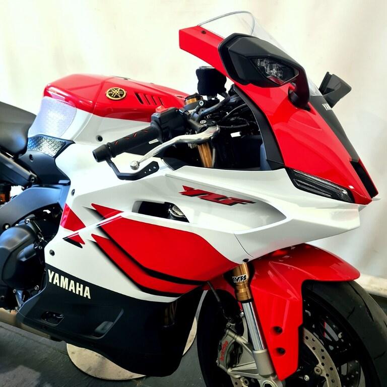 YZF R9 890