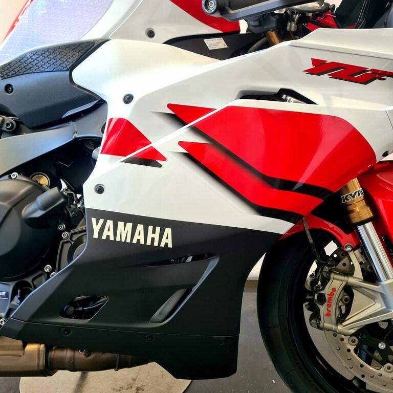 YZF R9 890