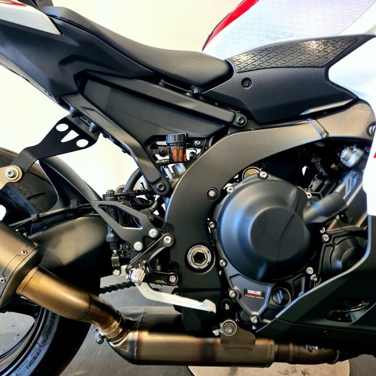 YZF R9 890