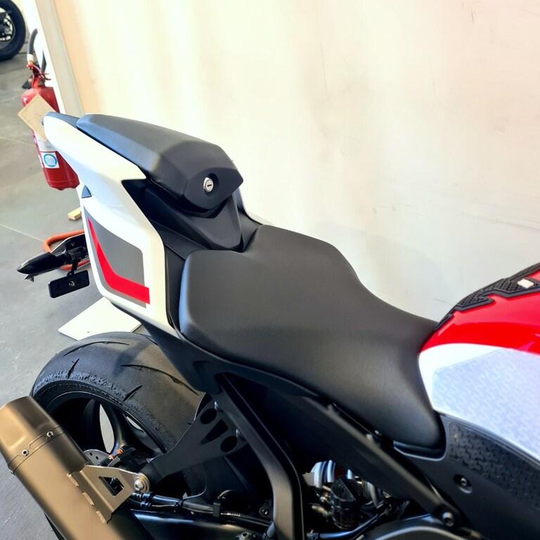 YZF R9 890
