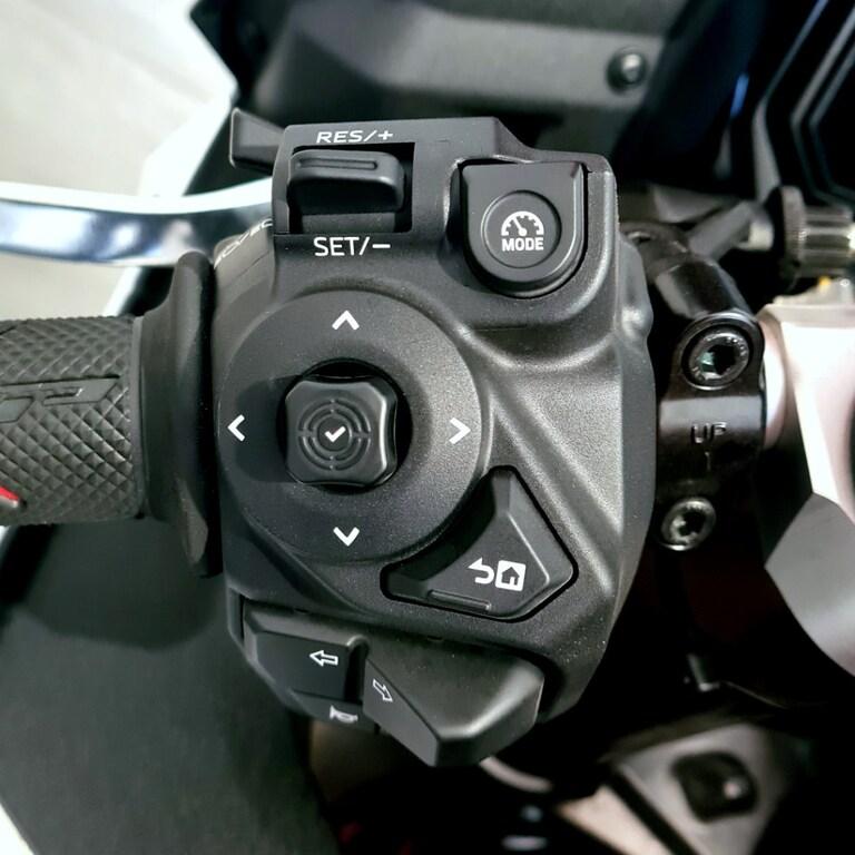 YZF R9 890
