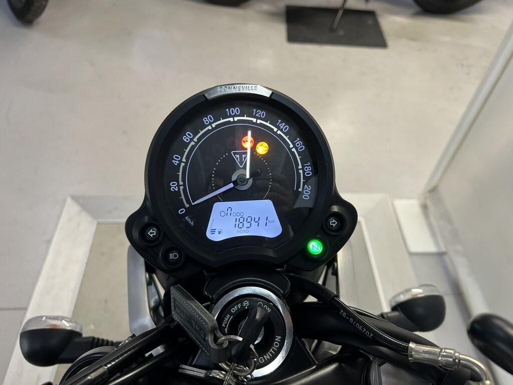 SPEED TWIN 900