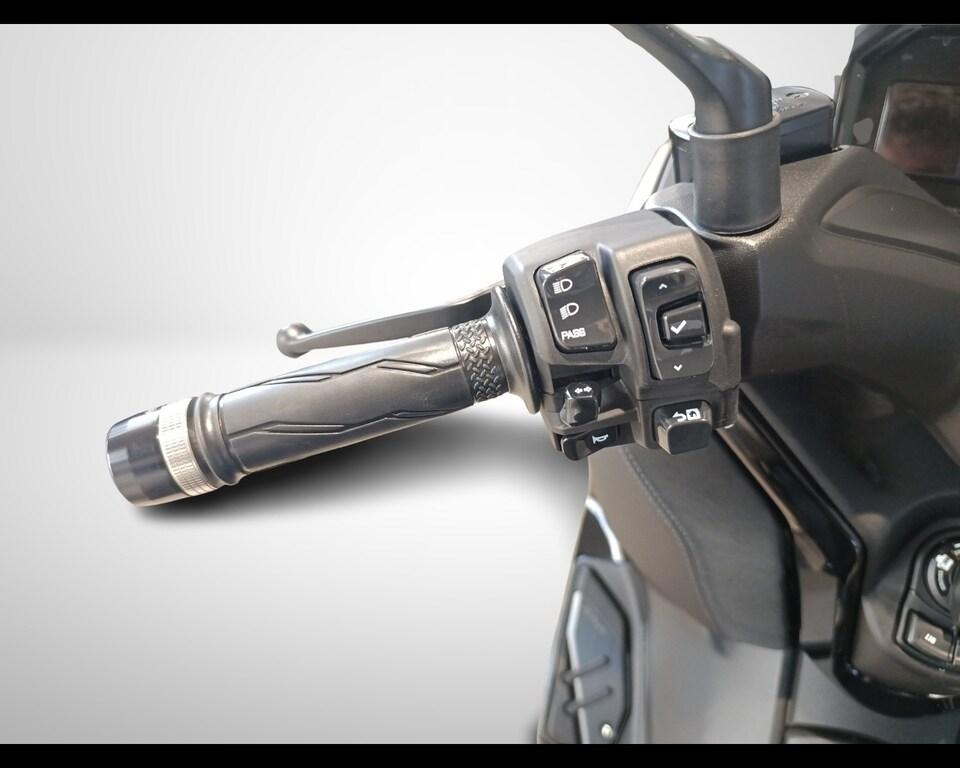 X-MAX 300