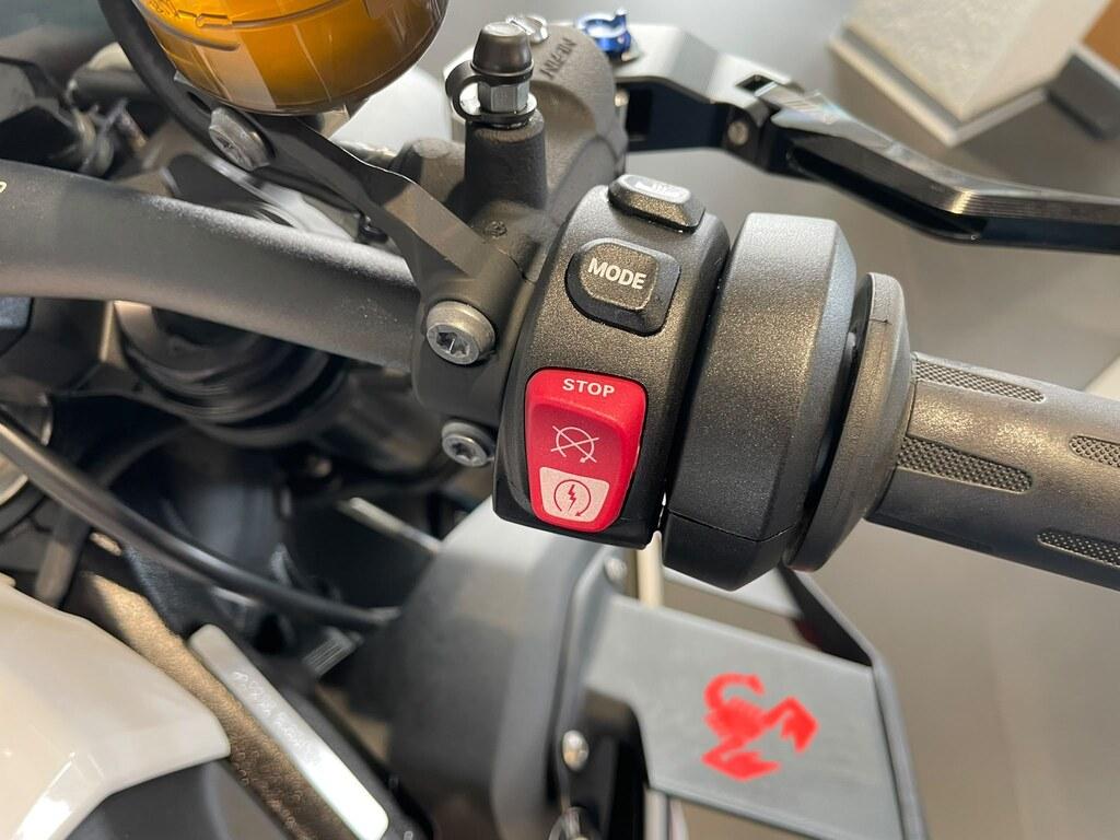 M 1000 R