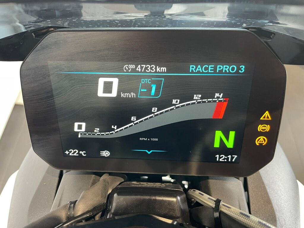 M 1000 R
