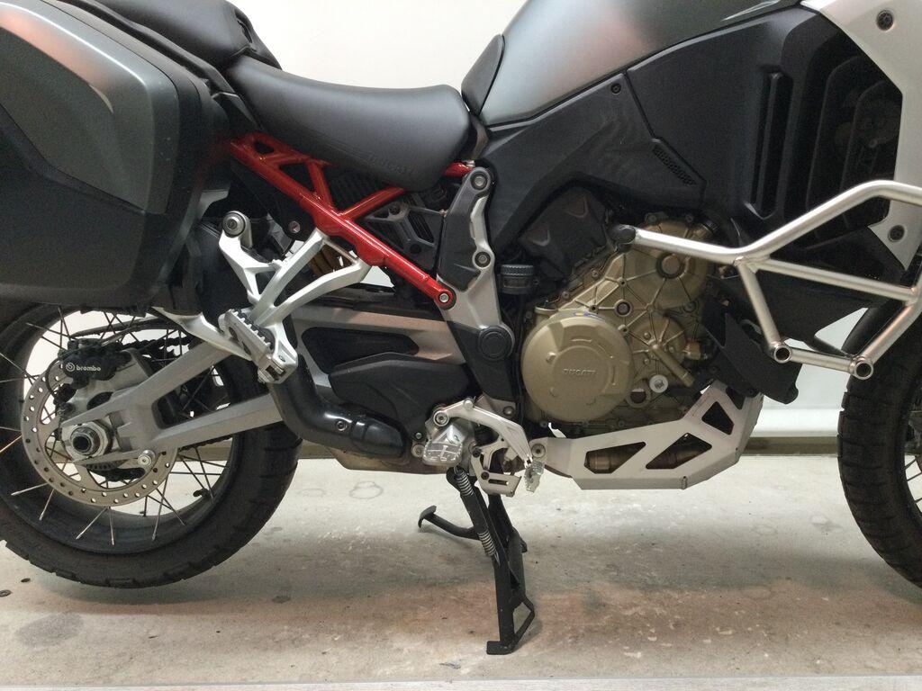 MULTISTRADA V4