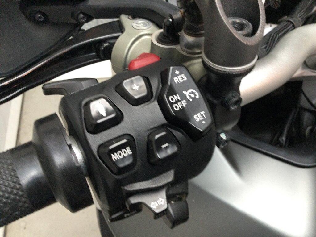 MULTISTRADA V4