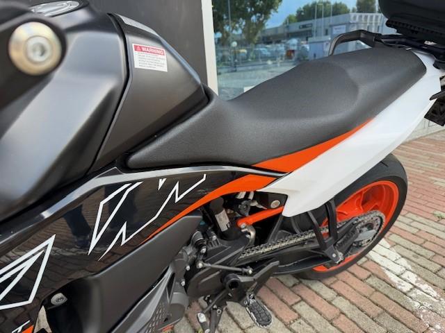 890 SMT