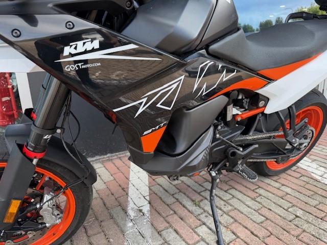 890 SMT