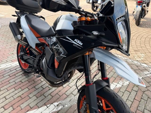 890 SMT